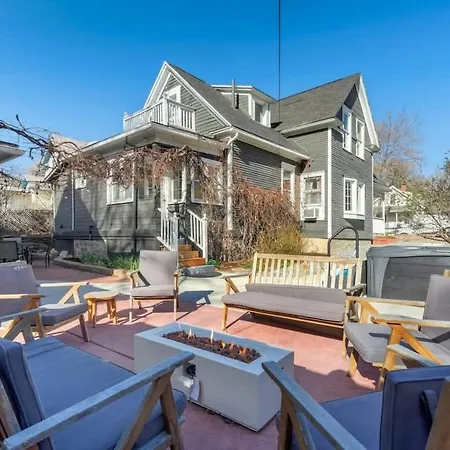 Elite Quarters Prime Location Downtown Hot Tub Bbq Apartment